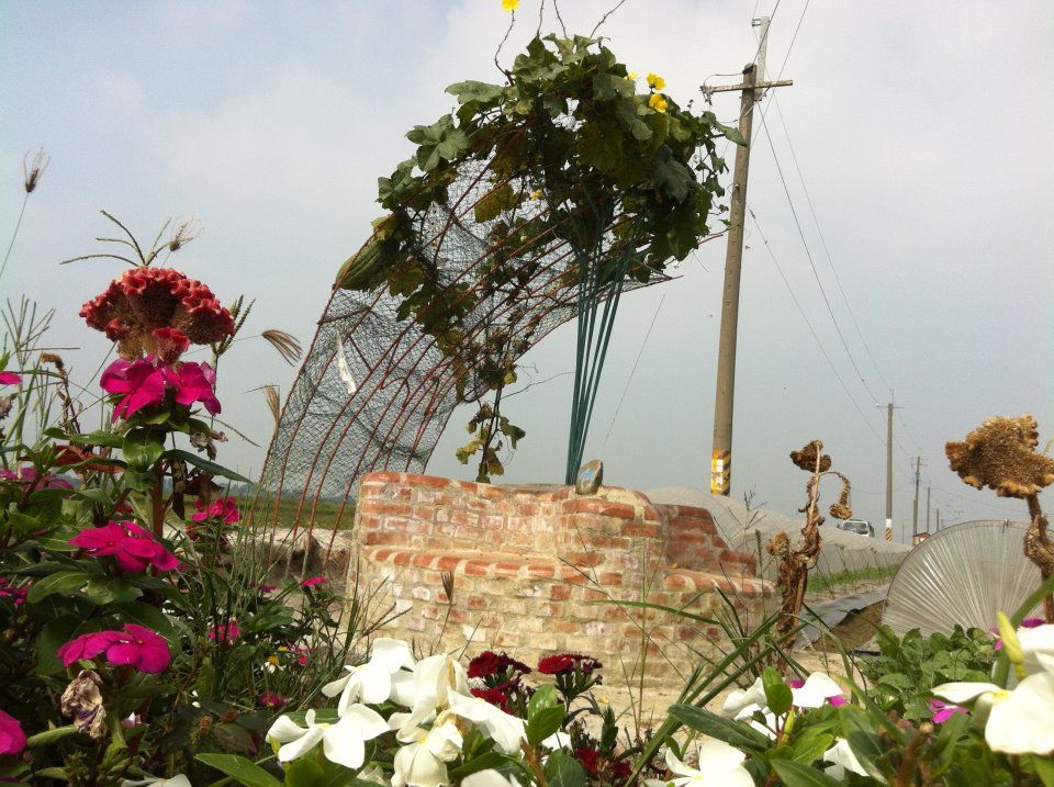 西瓜咬一口-裝置藝術創作 2 315936_251227851592171_1681733543_n